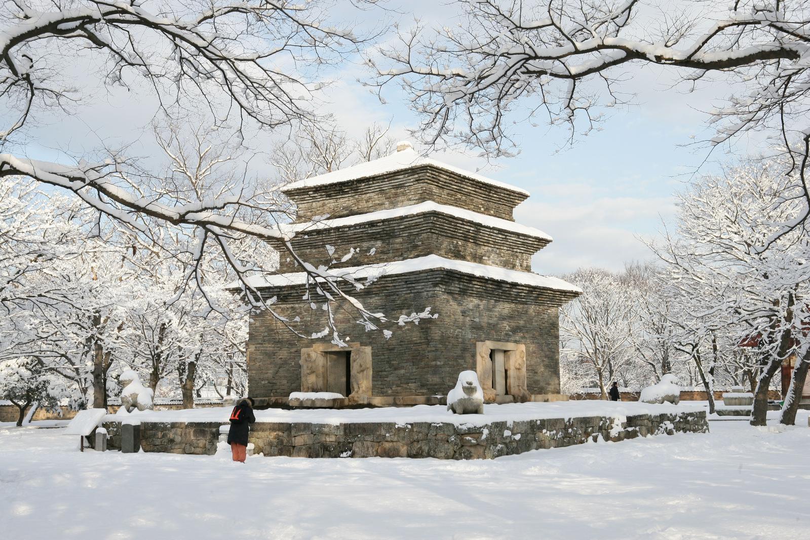 눈속의 향기나는 석탑_석진형(입선)